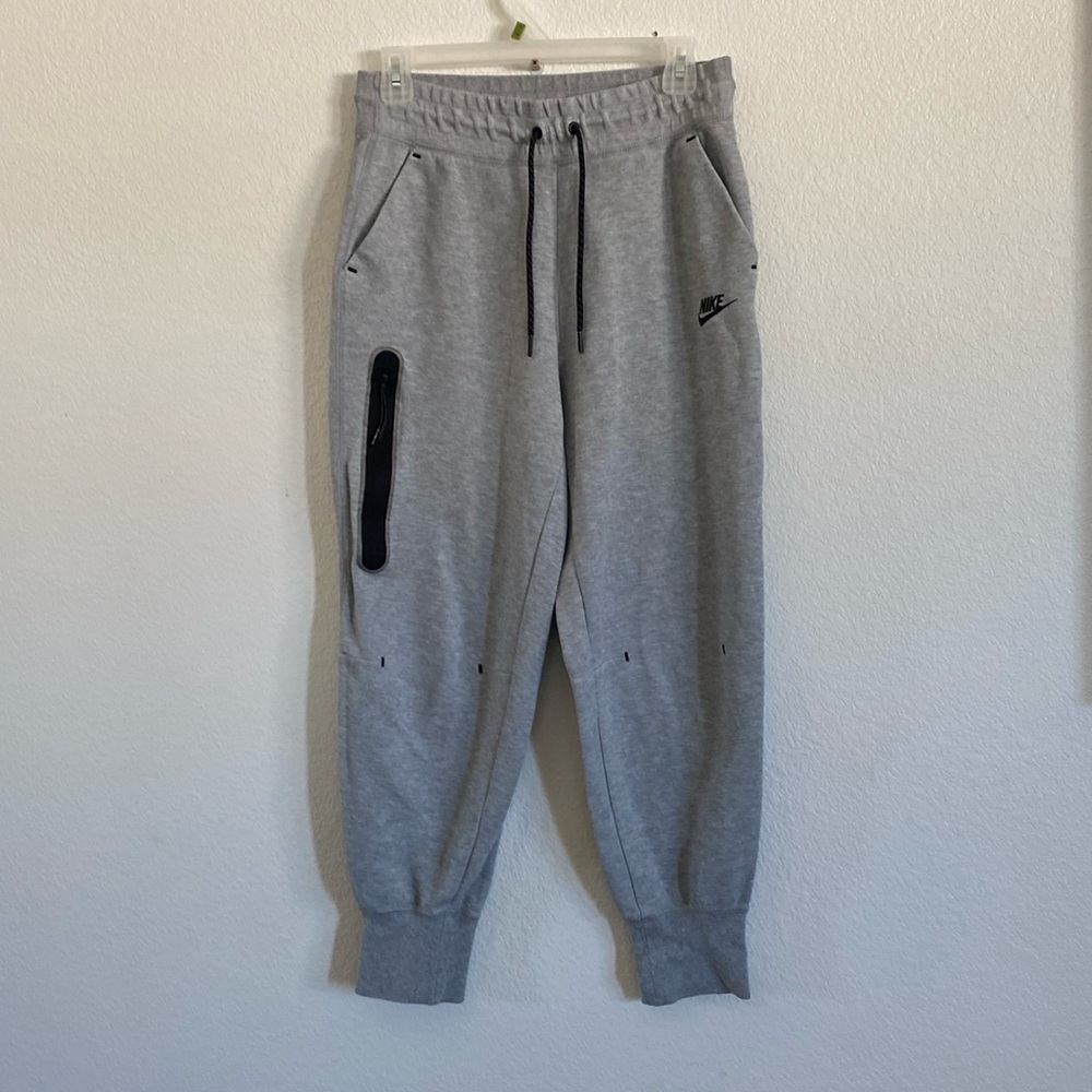 NIKE Sportswear Women’s Gray Tech Fleece Jogger Pants CW4292-063 Size S